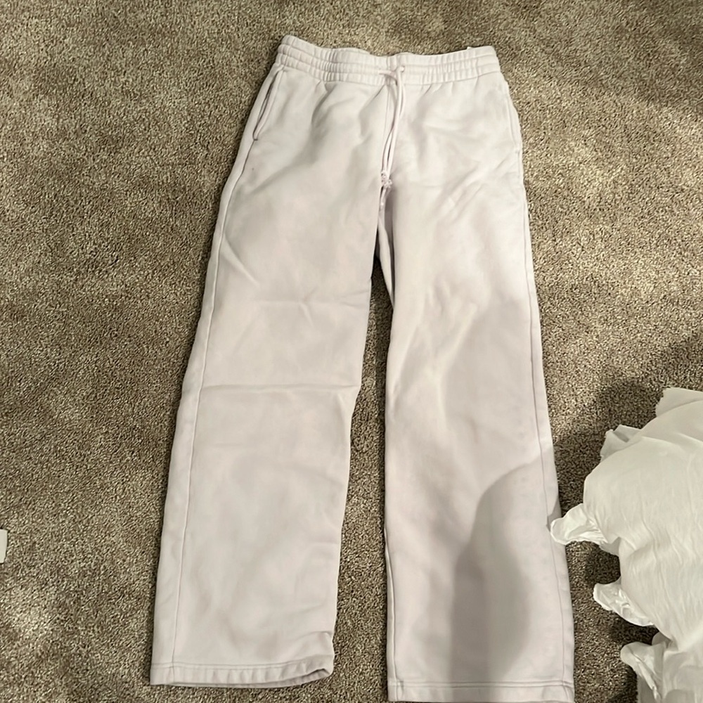 Light purple Aritzia sweatpants, size small
